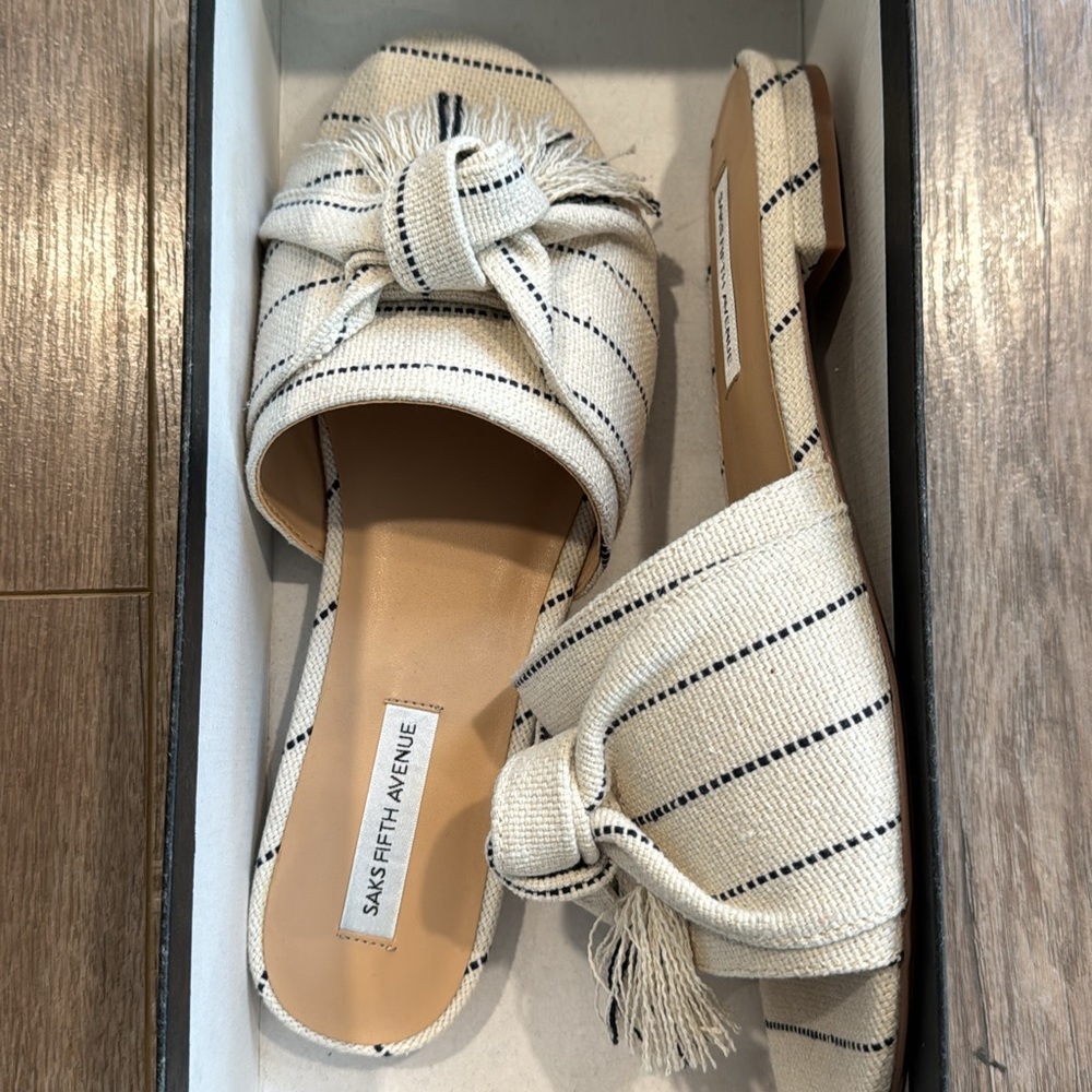 NWT. Size 8. Saks Fifth Avenue sandals